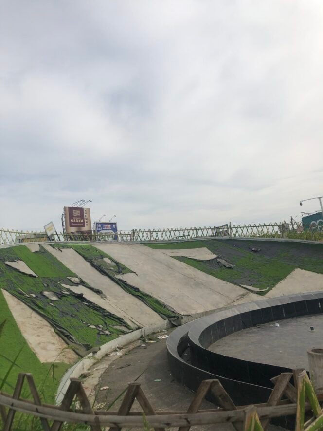 
 Rusak Nya Fasilitas Di Alun Alun Karawang