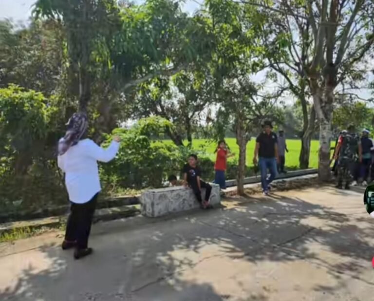 Desa Purwamekar Gelar Minggon Keliling, Warga Diajak Bersihkan Lingkungan