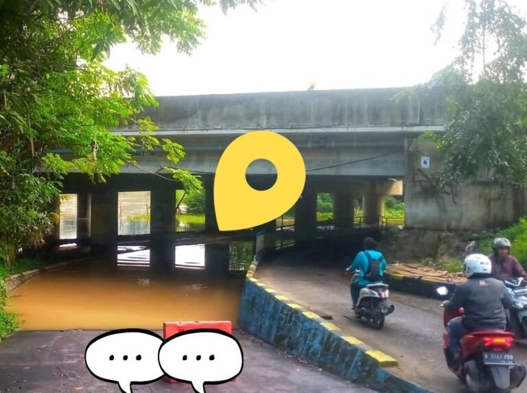 Kolong Tol Jakarta-Cikampek di Karawang Mulai Terendam, Warga Geram: “Selalu Begini, Tapi Nggak Pernah Ada Solusi!”