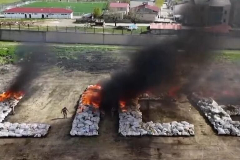 25.000 Warga Kota Lice Turki Mabuk Massal Usai Polisi Bakar 20 Ton Ganja di Pusat Kota