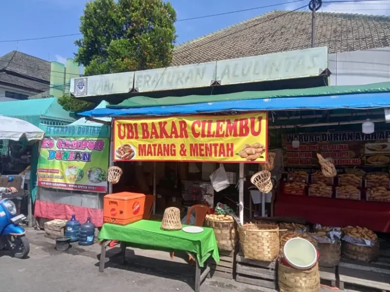 Dagang di Halte, Pedagang Ubi Akui Setor ke ‘Lembaga’ dan Petugas