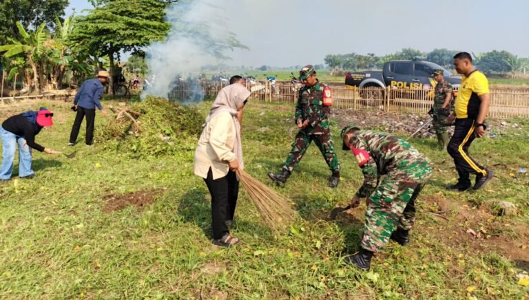 Untuk Program Ketahanan Pangan, Babinsa Koramil 0510/Binong Lakukan Karya Bhakti