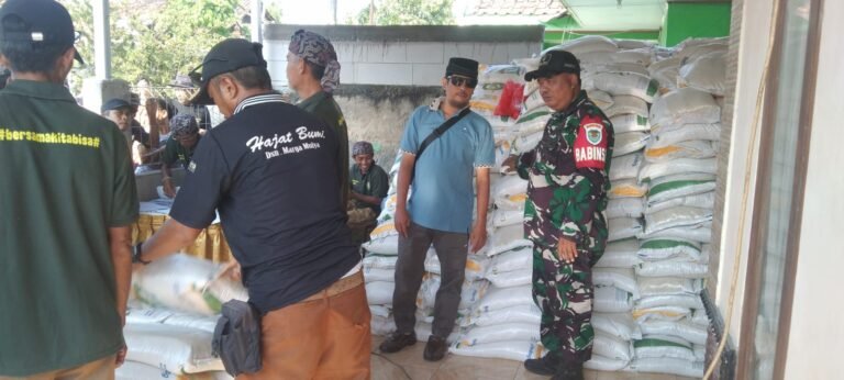 Babinsa Koramil 0506/Ciasem Dampingi Penyaluran Bantuan Beras Program Ketahanan Pangan Nasional