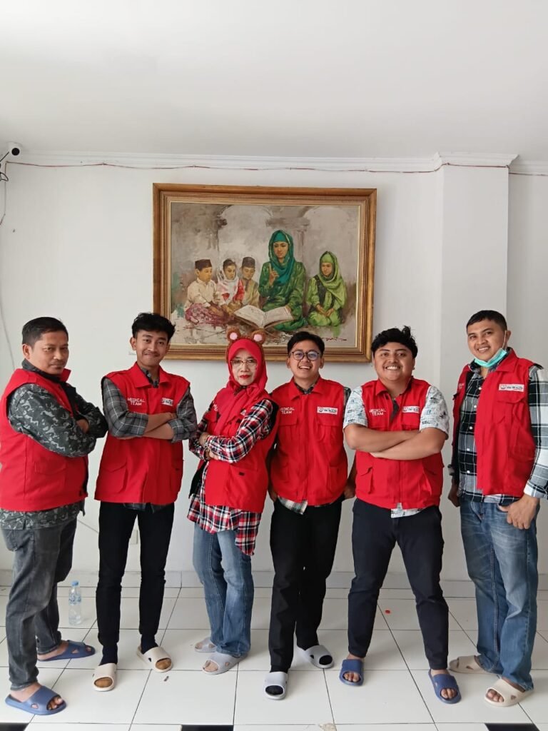 Komitmen EM Health Medical Center: Bantu 44 Anak Lewat Khitanan Massal di Baleendah