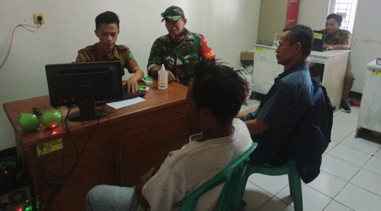 Sinergitas Babinsa Koramil 0504/Sagalaherang Dalam Pendataan untuk Penanganan Stunting di Desa Cijengkol