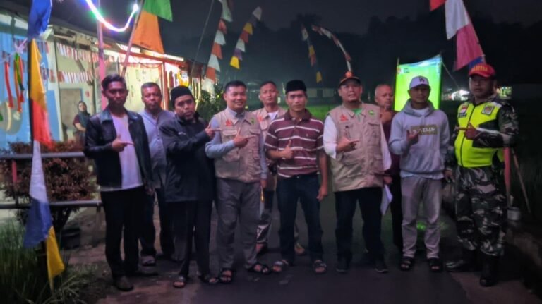 Bersama Muspika Kasomalang, Babinsa Koramil 0512/Cijambe Dampingi Penilaian Kampung Caang HUT ke 80 RI