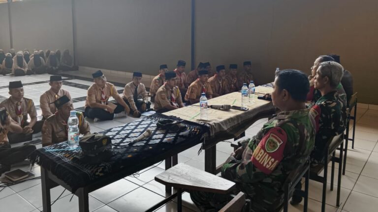 Babinsa Koramil 0513/Jalancagak Sampaikan Wasbang di Ponpes Aljumuryah