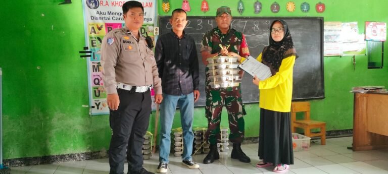 Sinergitas TNI Polri, Babinsa Koramil 0503/Kalijati Bersama Bhabinkamtibmas, Hadiri Program SPPG di PAUD Mentari Desa Dawuan Kaler