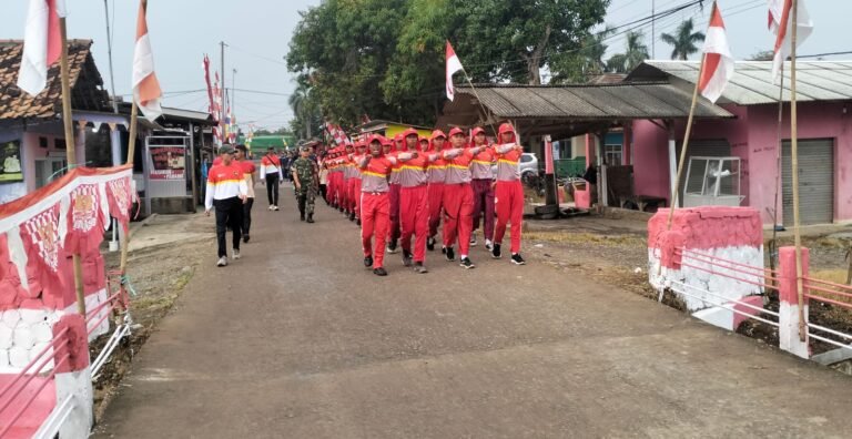 Peringati HUT ke 80 RI, Koramil 0507/Pabuaran Ikuti Gerak Jalan Santai di Patokbeusi
