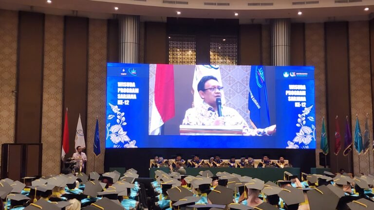 Karawang Wisuda 996 Sarjana, Rektor Dorong Lulusan Adaptif di Era Disrupsi Teknologi