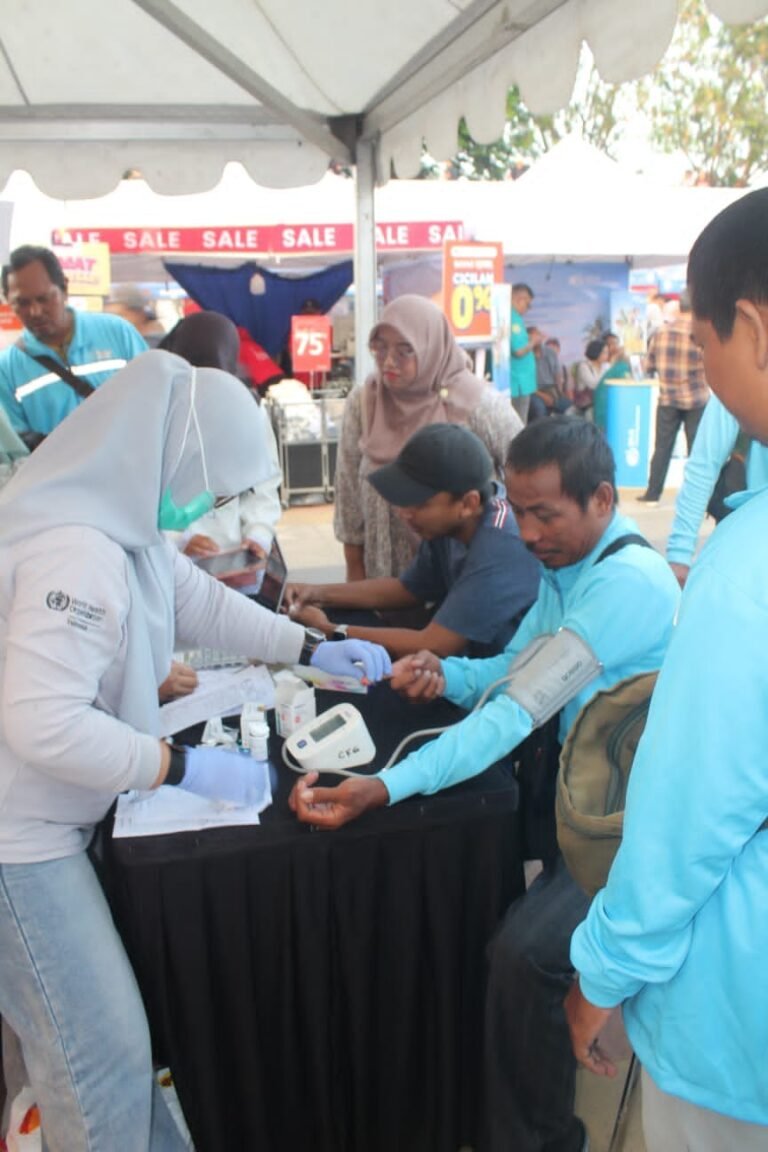 Tak Hanya UMKM, MOTEKAR Preneur 393 Karawang Sediakan Cek Kesehatan Gratis untuk Warga